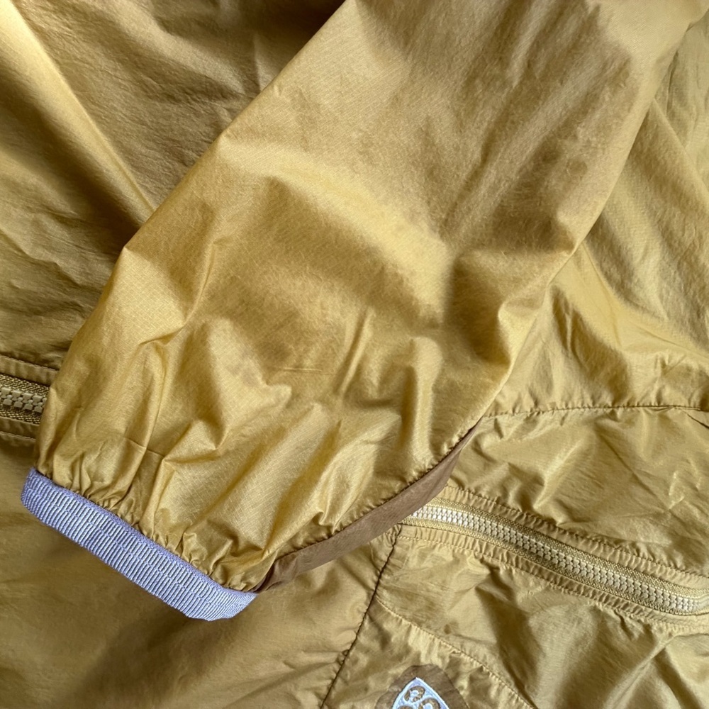 Nike ACG Yellow Hooded Jacket with White Logo - Picture 5 of 10